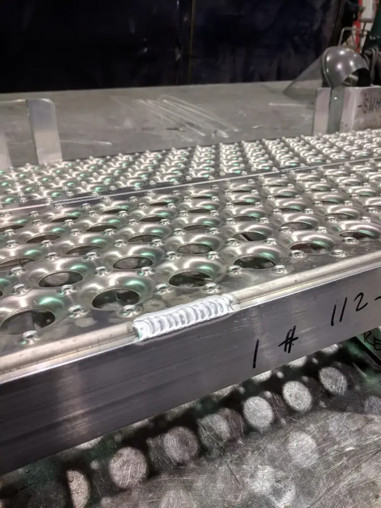 Aluminum steps with grip-strut treads